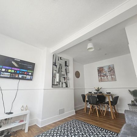 St Albans City Stays - Near Luton Airport - St Albans Abbey & City Train Station - Close To London- Harry Potter World - The Odyssey Cinema - Abbey Cathedral- Contractors I Business I Leisure- Sleeps Upto 6 People Екстериор снимка