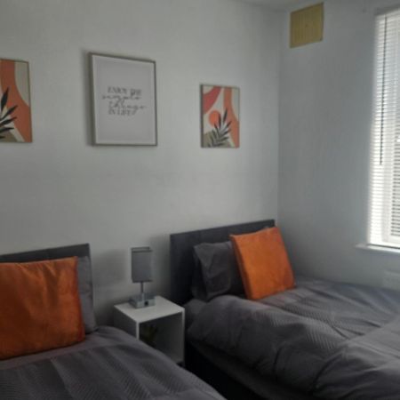 St Albans City Stays - Near Luton Airport - St Albans Abbey & City Train Station - Close To London- Harry Potter World - The Odyssey Cinema - Abbey Cathedral- Contractors I Business I Leisure- Sleeps Upto 6 People Екстериор снимка