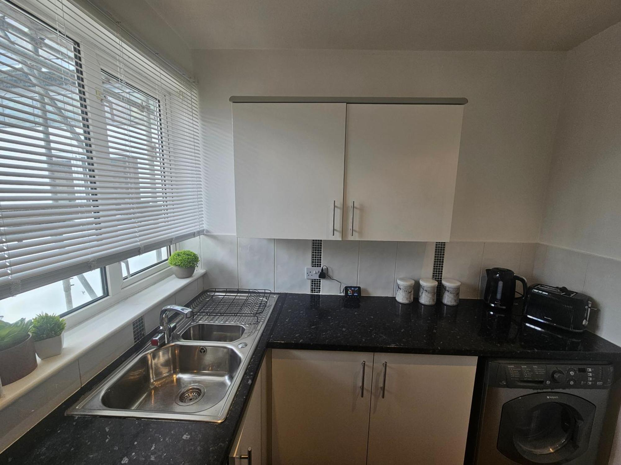 St Albans City Stays - Near Luton Airport - St Albans Abbey & City Train Station - Close To London- Harry Potter World - The Odyssey Cinema - Abbey Cathedral- Contractors I Business I Leisure- Sleeps Upto 6 People Екстериор снимка
