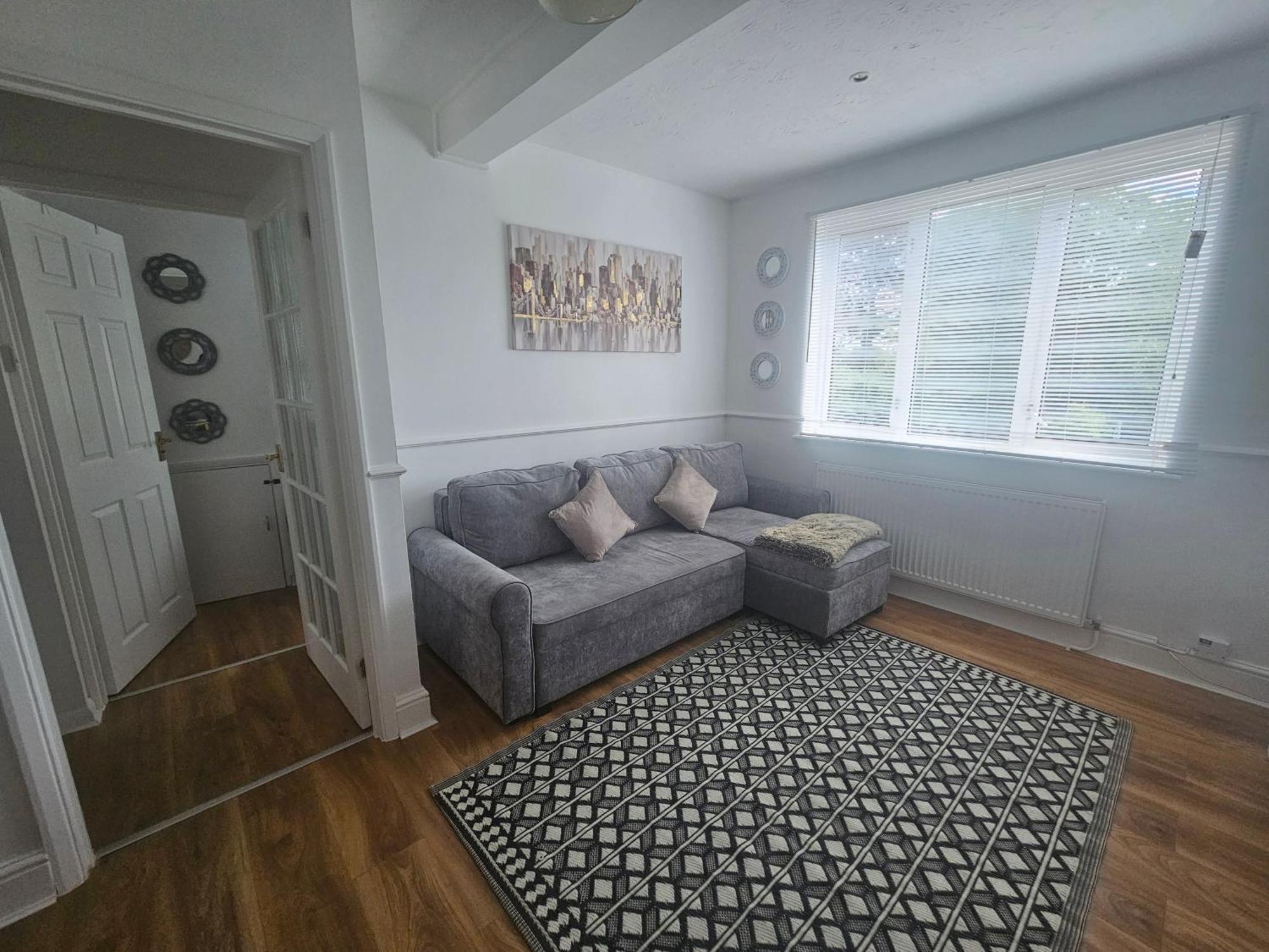 St Albans City Stays - Near Luton Airport - St Albans Abbey & City Train Station - Close To London- Harry Potter World - The Odyssey Cinema - Abbey Cathedral- Contractors I Business I Leisure- Sleeps Upto 6 People Екстериор снимка