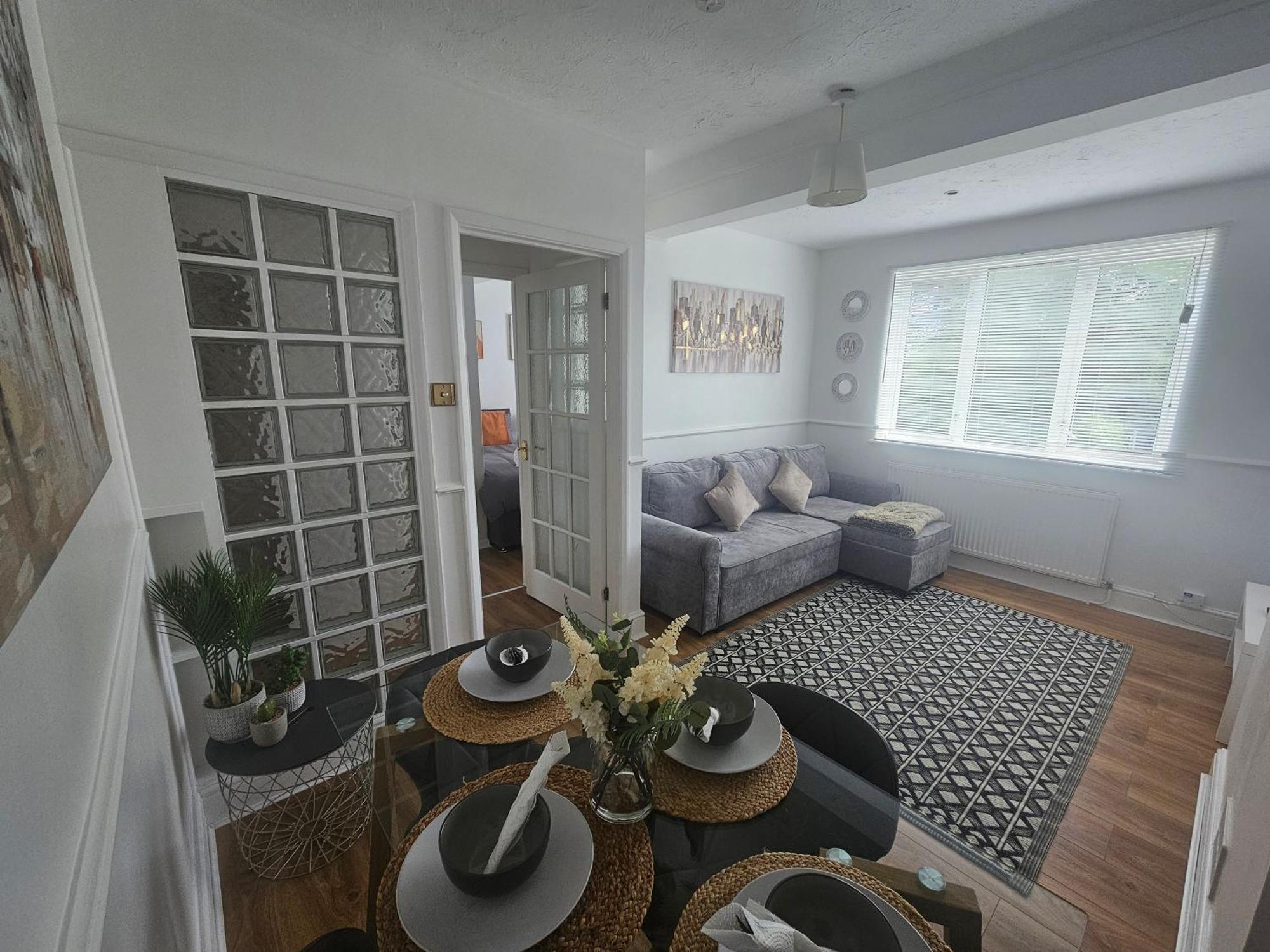 St Albans City Stays - Near Luton Airport - St Albans Abbey & City Train Station - Close To London- Harry Potter World - The Odyssey Cinema - Abbey Cathedral- Contractors I Business I Leisure- Sleeps Upto 6 People Екстериор снимка