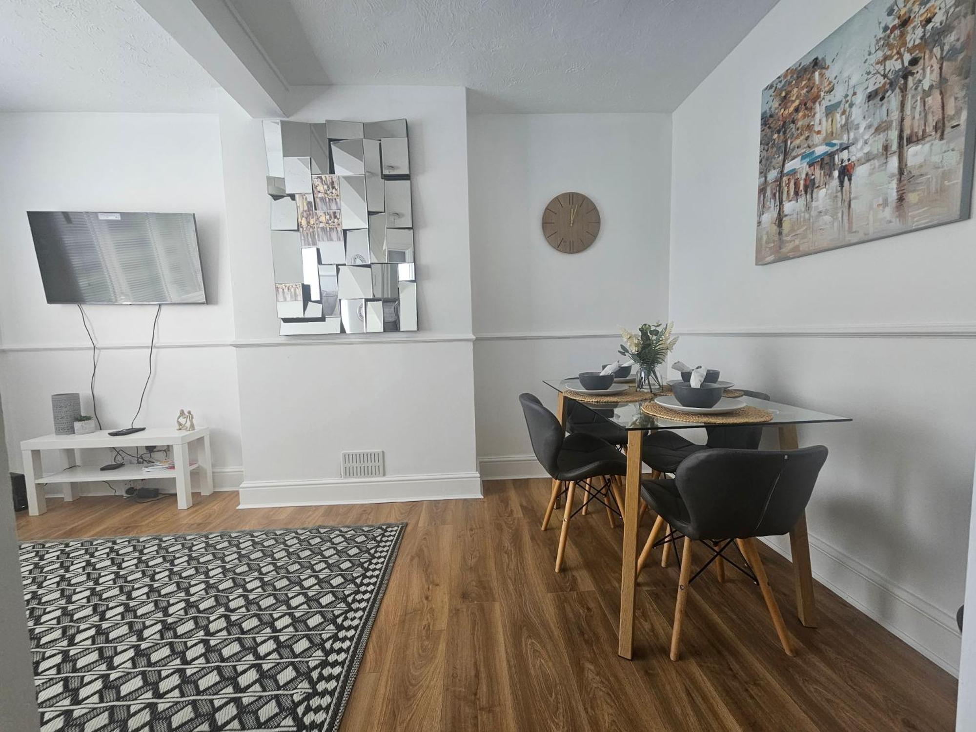 St Albans City Stays - Near Luton Airport - St Albans Abbey & City Train Station - Close To London- Harry Potter World - The Odyssey Cinema - Abbey Cathedral- Contractors I Business I Leisure- Sleeps Upto 6 People Екстериор снимка