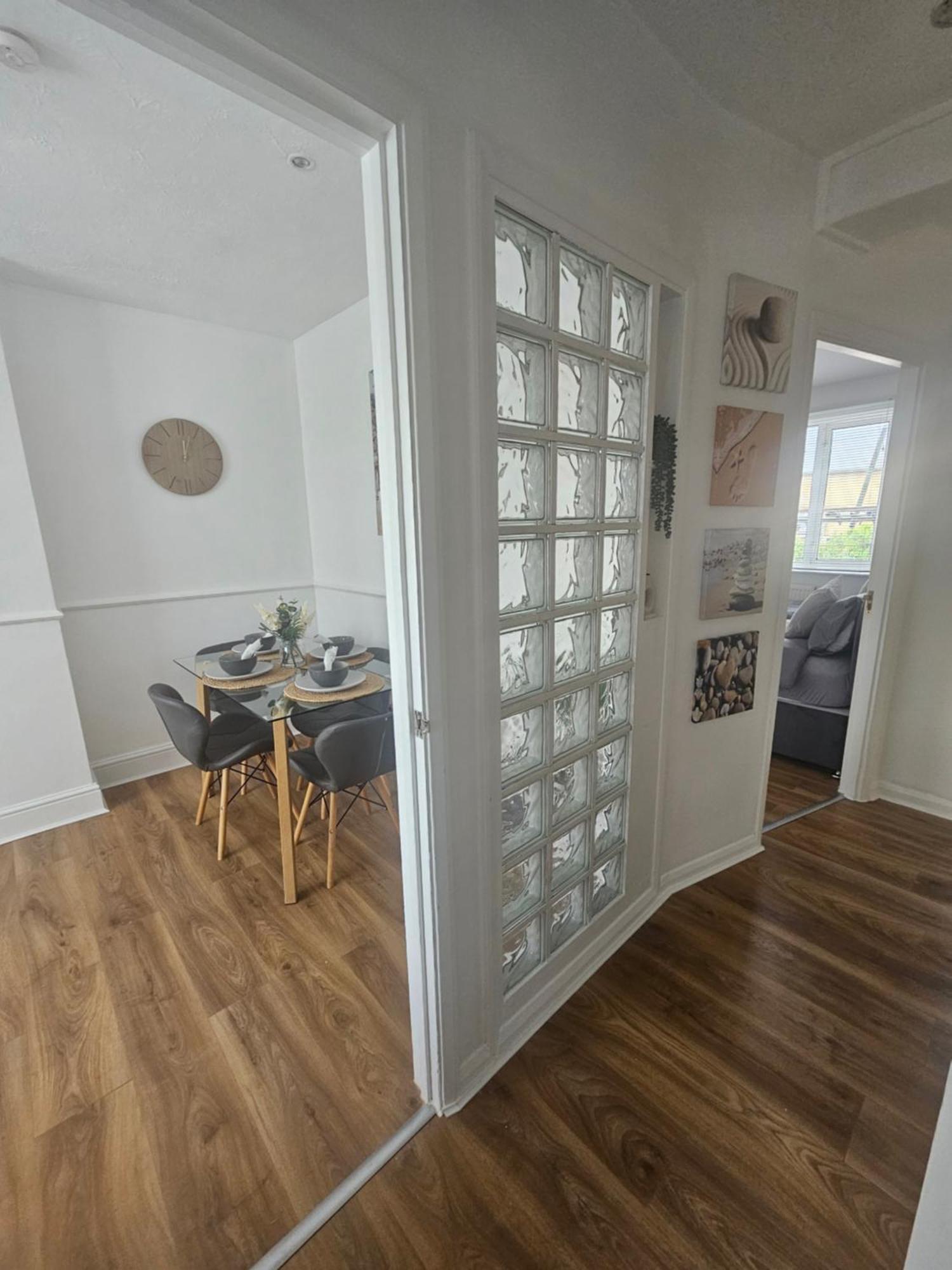 St Albans City Stays - Near Luton Airport - St Albans Abbey & City Train Station - Close To London- Harry Potter World - The Odyssey Cinema - Abbey Cathedral- Contractors I Business I Leisure- Sleeps Upto 6 People Екстериор снимка