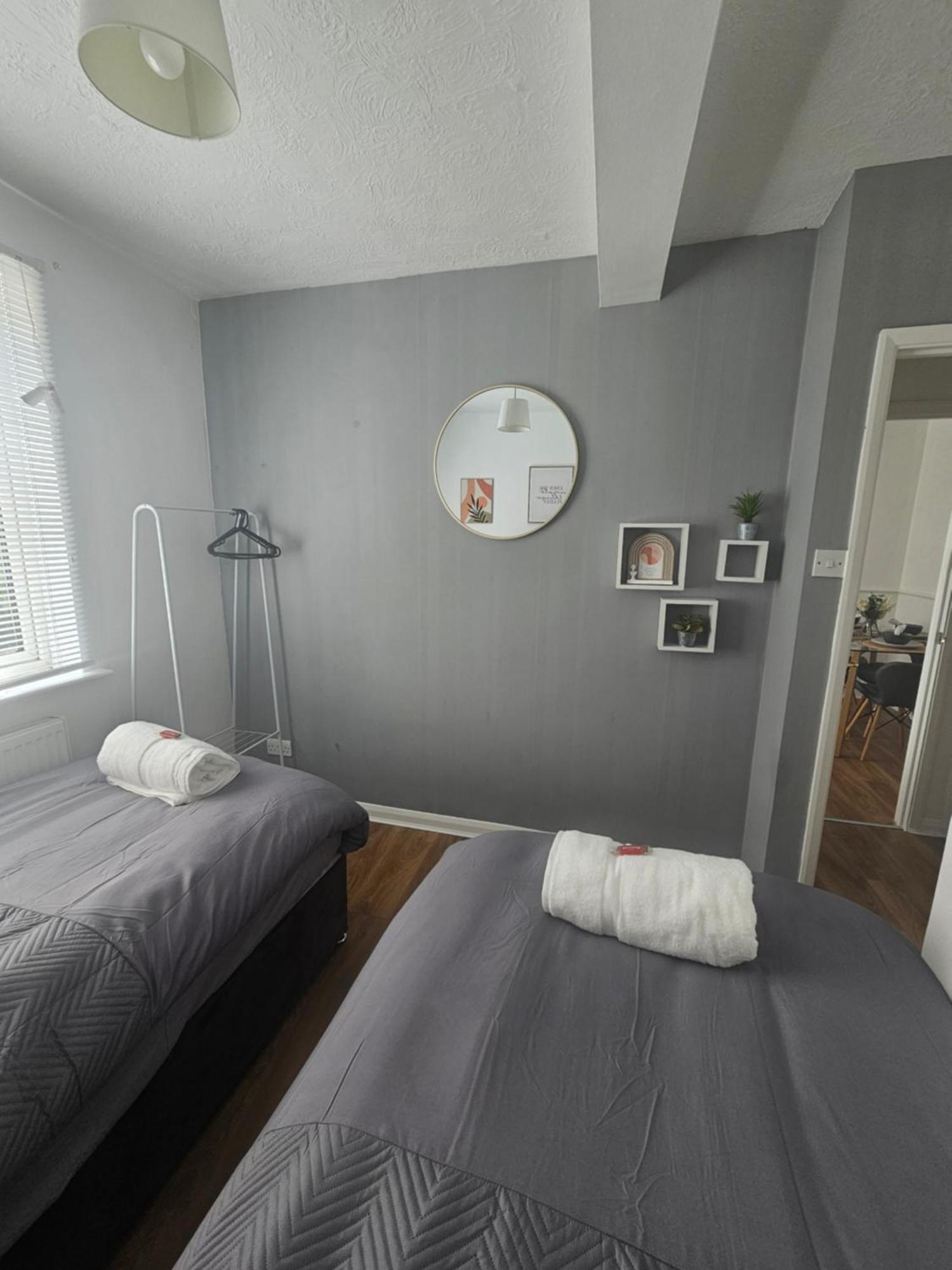 St Albans City Stays - Near Luton Airport - St Albans Abbey & City Train Station - Close To London- Harry Potter World - The Odyssey Cinema - Abbey Cathedral- Contractors I Business I Leisure- Sleeps Upto 6 People Екстериор снимка