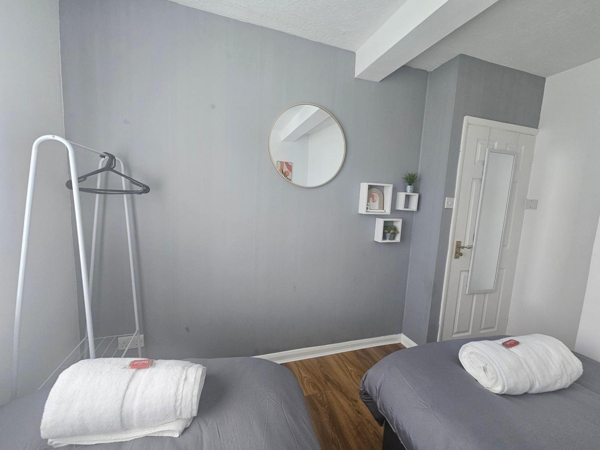 St Albans City Stays - Near Luton Airport - St Albans Abbey & City Train Station - Close To London- Harry Potter World - The Odyssey Cinema - Abbey Cathedral- Contractors I Business I Leisure- Sleeps Upto 6 People Екстериор снимка