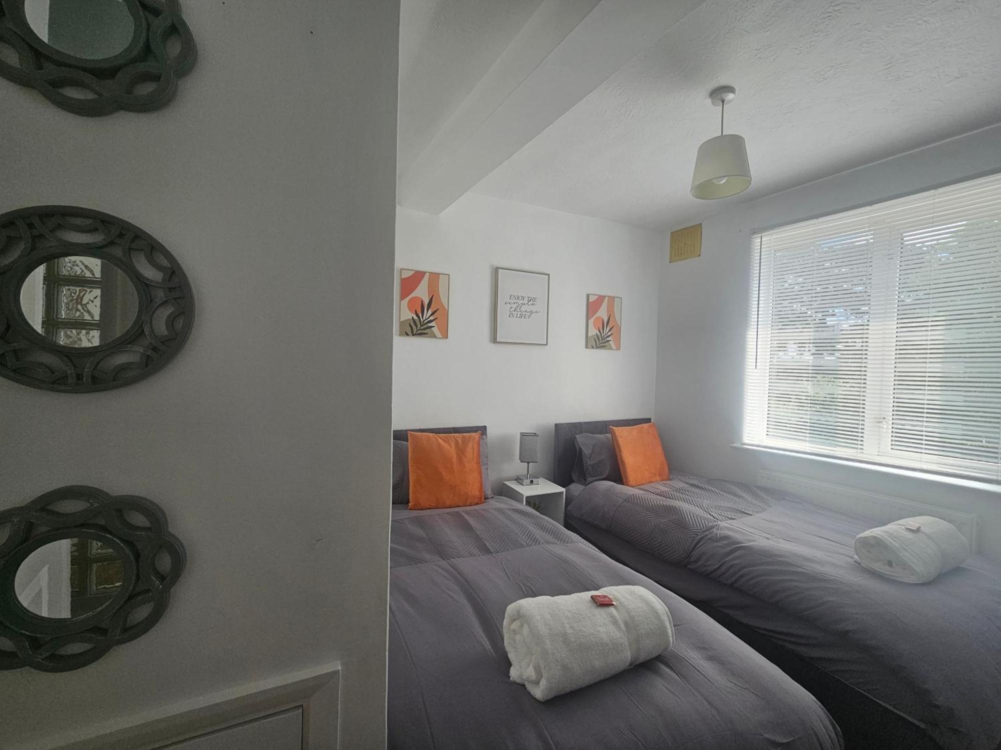 St Albans City Stays - Near Luton Airport - St Albans Abbey & City Train Station - Close To London- Harry Potter World - The Odyssey Cinema - Abbey Cathedral- Contractors I Business I Leisure- Sleeps Upto 6 People Екстериор снимка