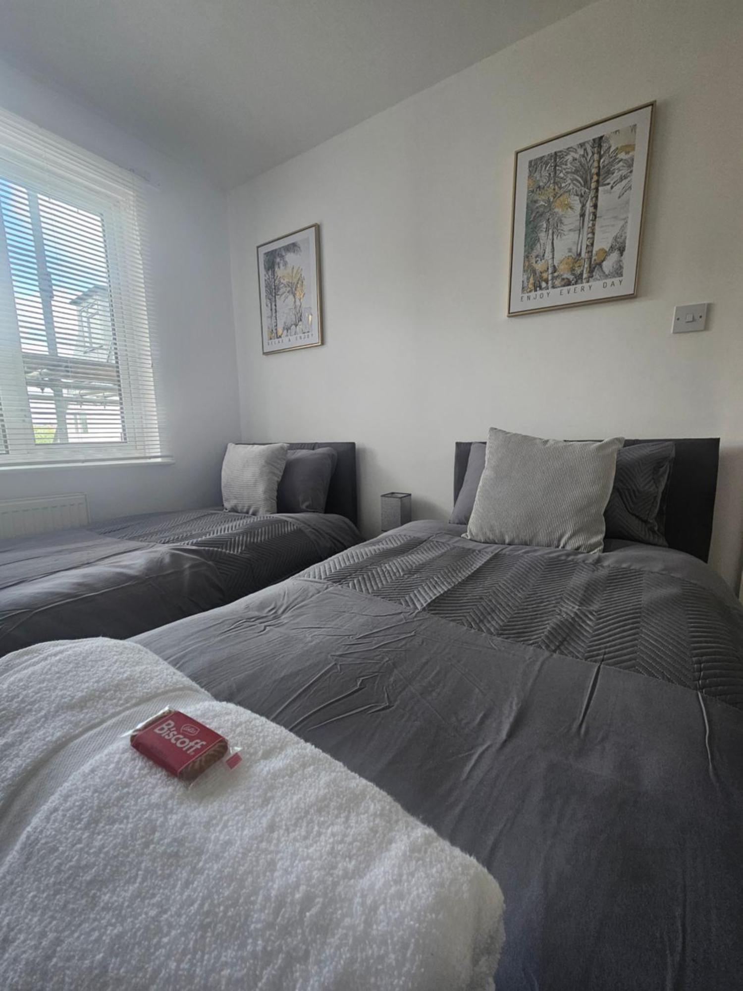 St Albans City Stays - Near Luton Airport - St Albans Abbey & City Train Station - Close To London- Harry Potter World - The Odyssey Cinema - Abbey Cathedral- Contractors I Business I Leisure- Sleeps Upto 6 People Екстериор снимка
