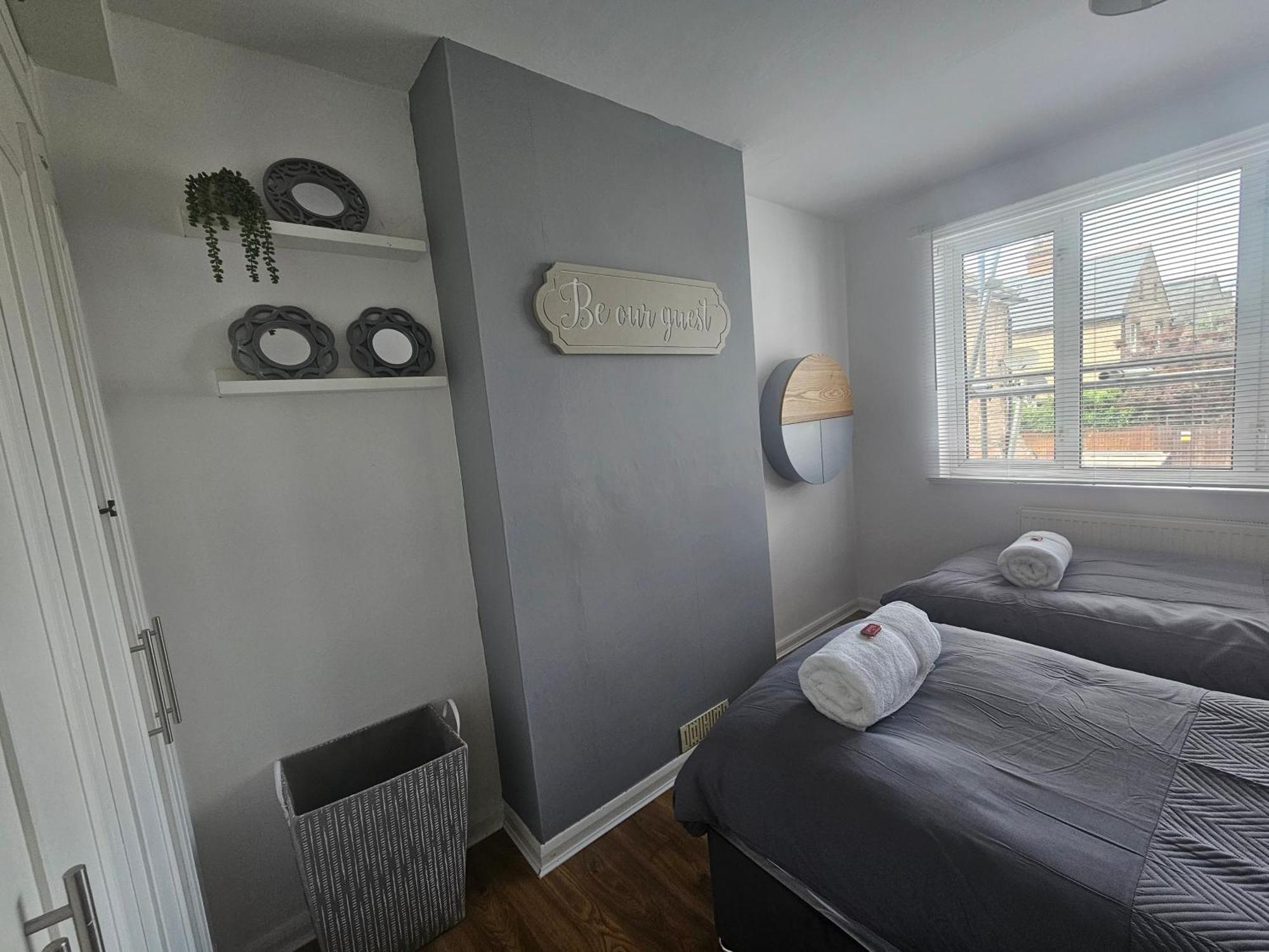 St Albans City Stays - Near Luton Airport - St Albans Abbey & City Train Station - Close To London- Harry Potter World - The Odyssey Cinema - Abbey Cathedral- Contractors I Business I Leisure- Sleeps Upto 6 People Екстериор снимка