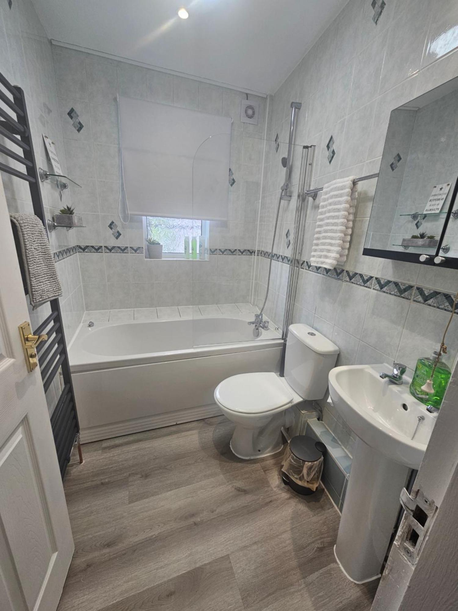 St Albans City Stays - Near Luton Airport - St Albans Abbey & City Train Station - Close To London- Harry Potter World - The Odyssey Cinema - Abbey Cathedral- Contractors I Business I Leisure- Sleeps Upto 6 People Екстериор снимка