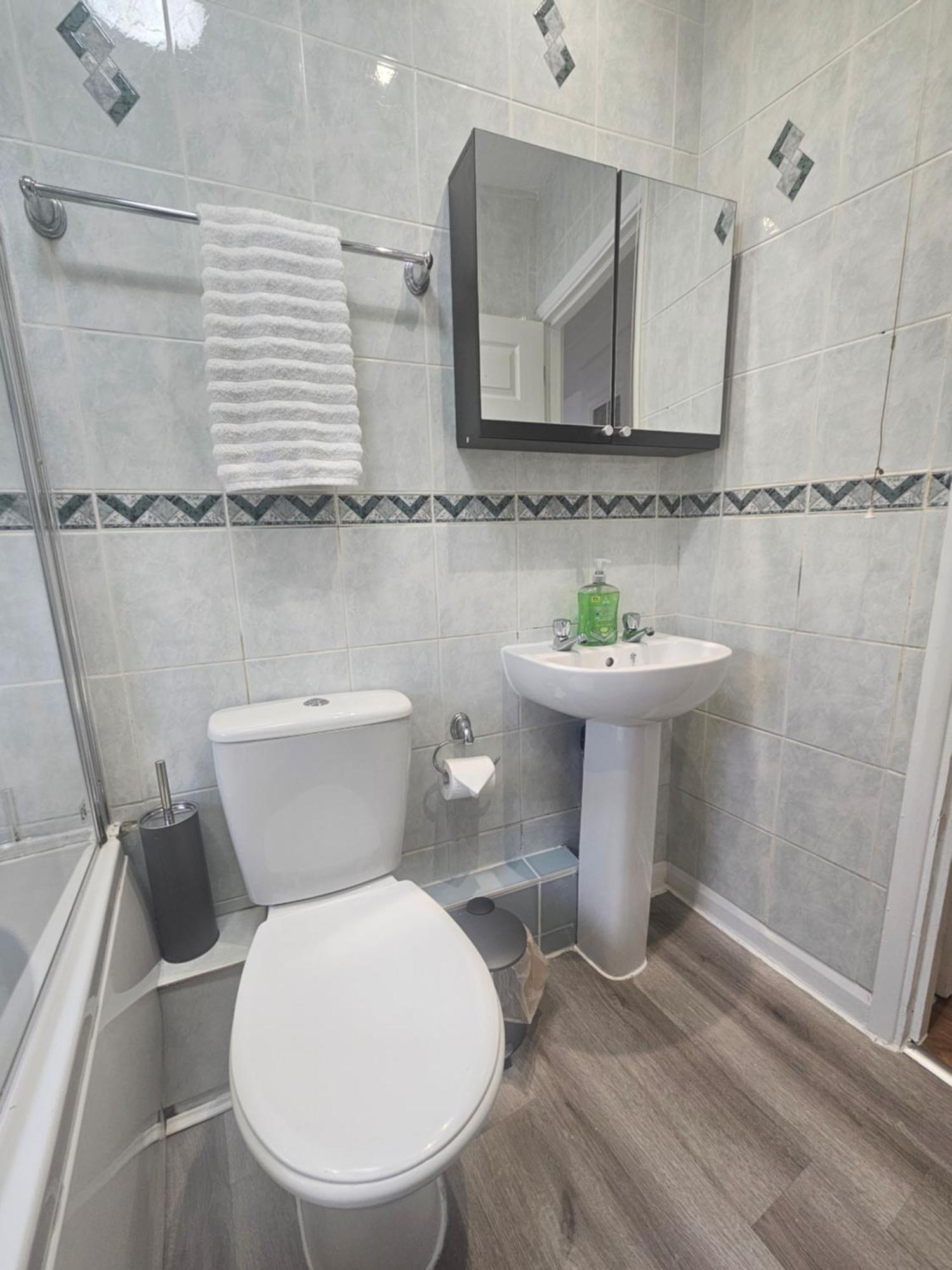 St Albans City Stays - Near Luton Airport - St Albans Abbey & City Train Station - Close To London- Harry Potter World - The Odyssey Cinema - Abbey Cathedral- Contractors I Business I Leisure- Sleeps Upto 6 People Екстериор снимка